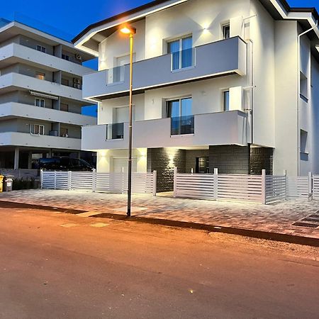 Villa Borghesi Suites Fronte Mare Rimini Exterior photo