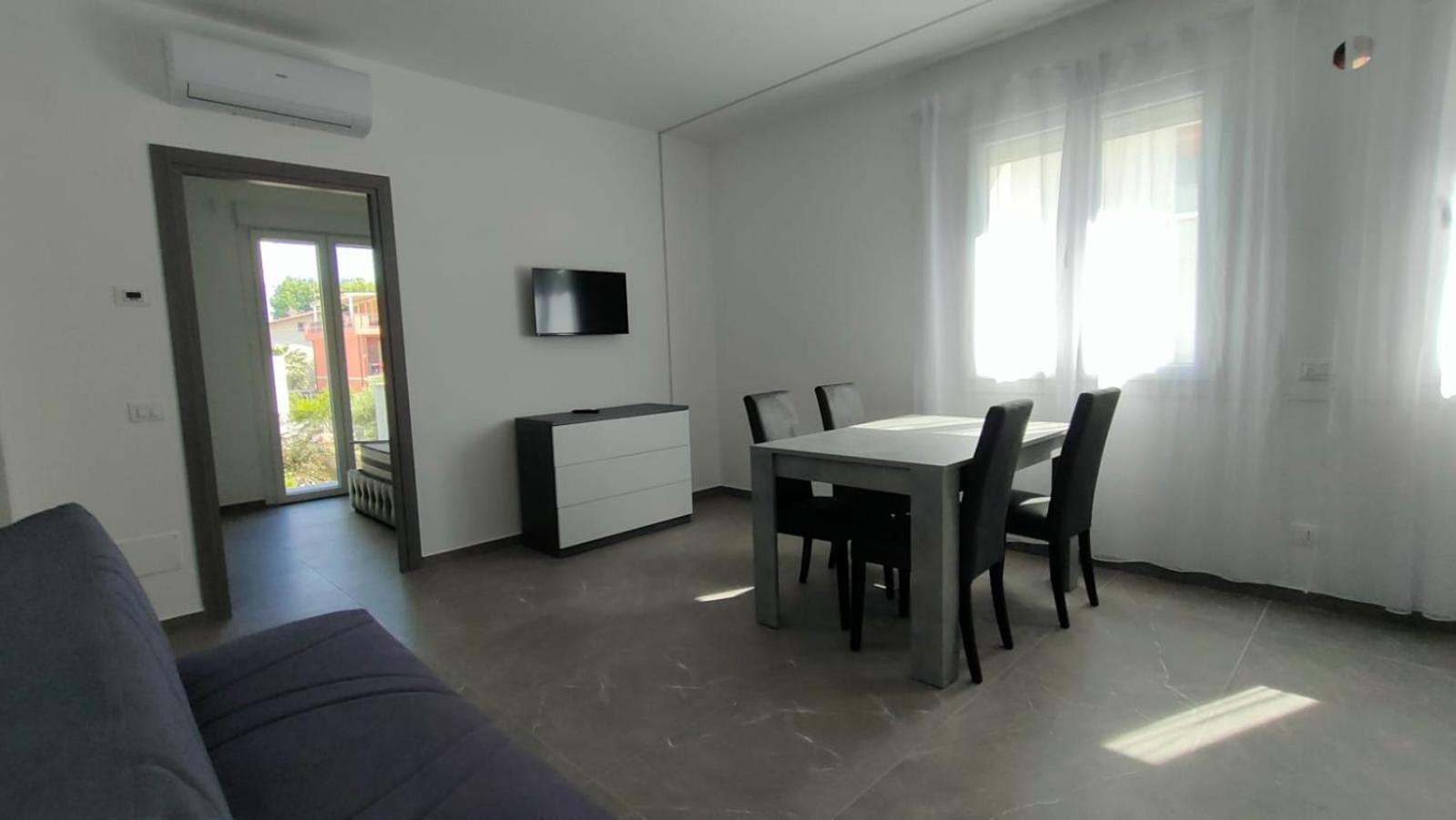 Villa Borghesi Suites Fronte Mare Rimini Exterior photo